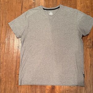 Kenneth Cole New York Medium  Gray V-Neck Tee